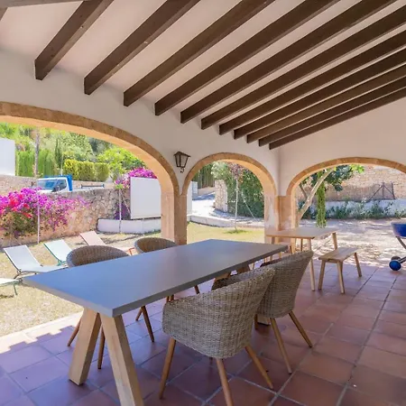 In Denia: Beachfront With Bbq Semesterbostad