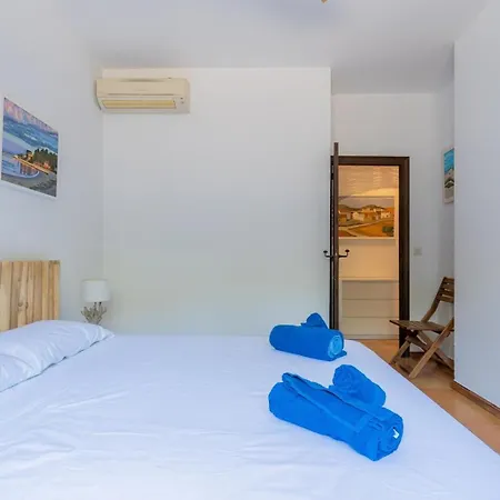 In Denia: Beachfront With Bbq Semesterbostad *