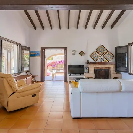 In Denia: Beachfront With Bbq Semesterbostad Denia