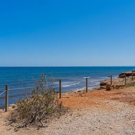 בית נופש In Denia: Beachfront With Bbq דניה