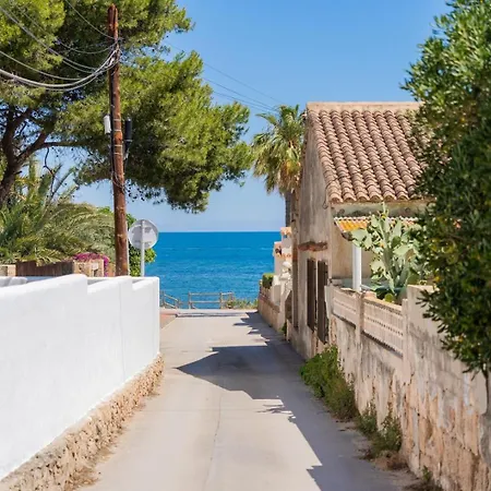 In Denia: Beachfront With Bbq Semesterbostad Denia