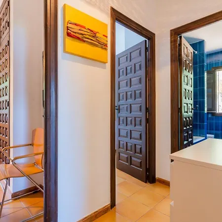 In Denia: Beachfront With Bbq Semesterbostad