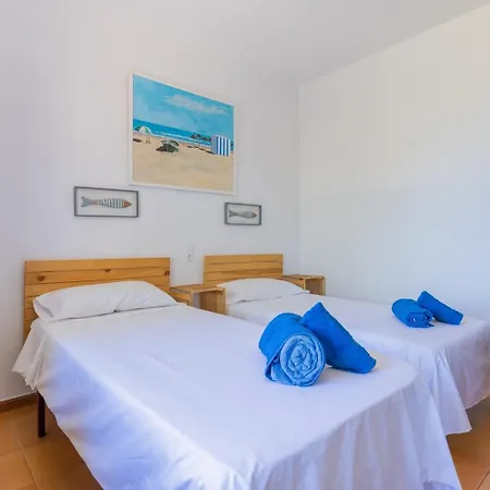 In Denia: Beachfront With Bbq Semesterbostad