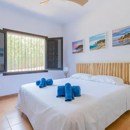 Semesterbostad In Denia: Beachfront With Bbq