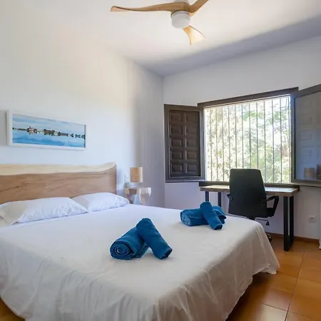 בית נופש In Denia: Beachfront With Bbq *